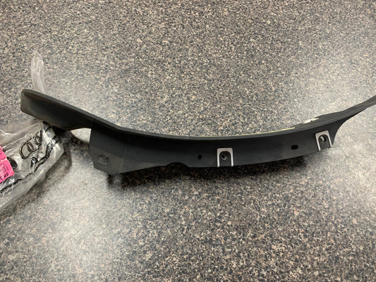 Audi A4 2013, Spoiler Front Wheel Side Shield