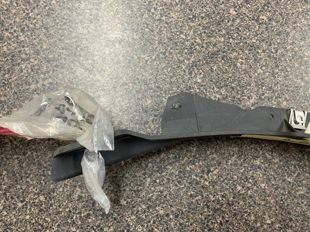 Audi A4 2013, Spoiler Front Wheel Side Shield