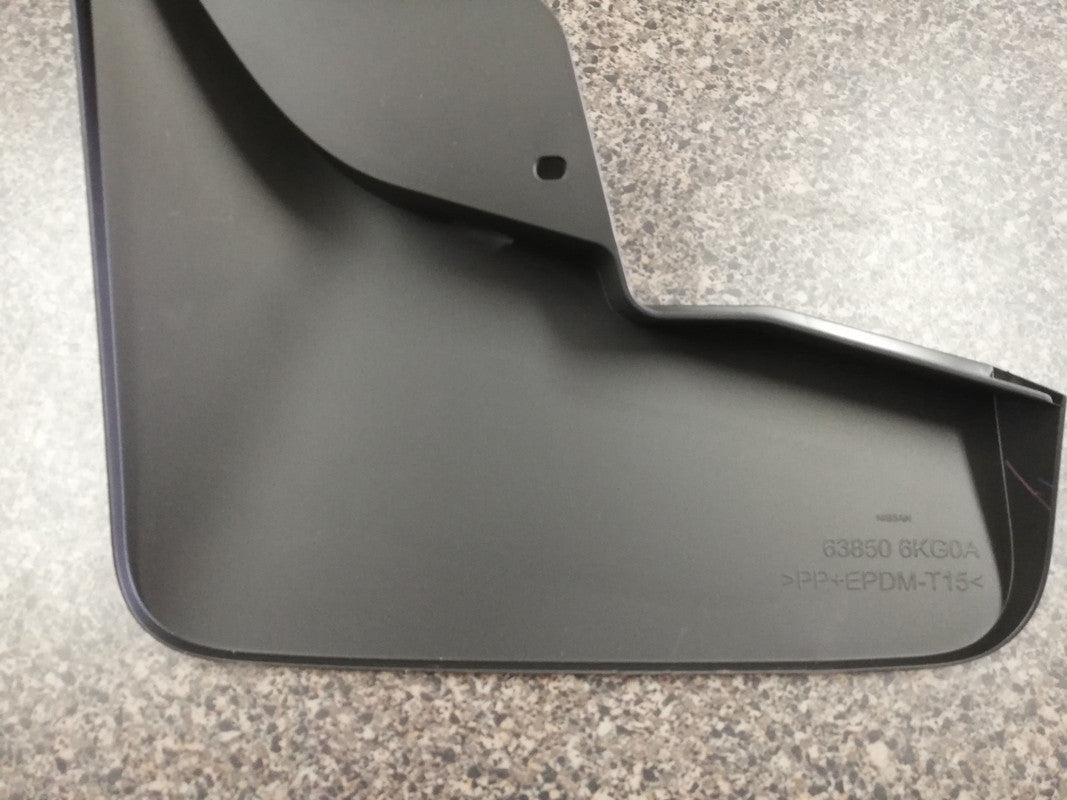 Nissan Navara 2021, 2022, 2023, mudflap Front Right Mud Guard