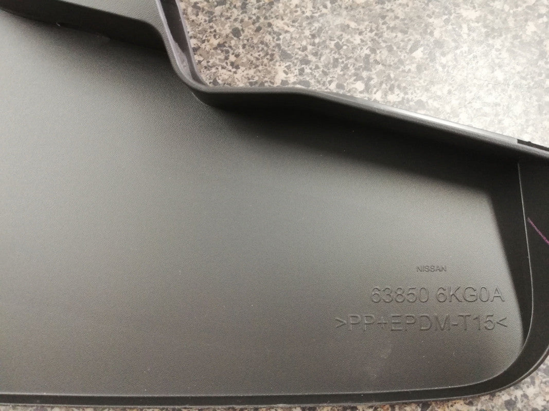 Nissan Navara 2021, 2022, 2023, mudflap Front Right Mud Guard