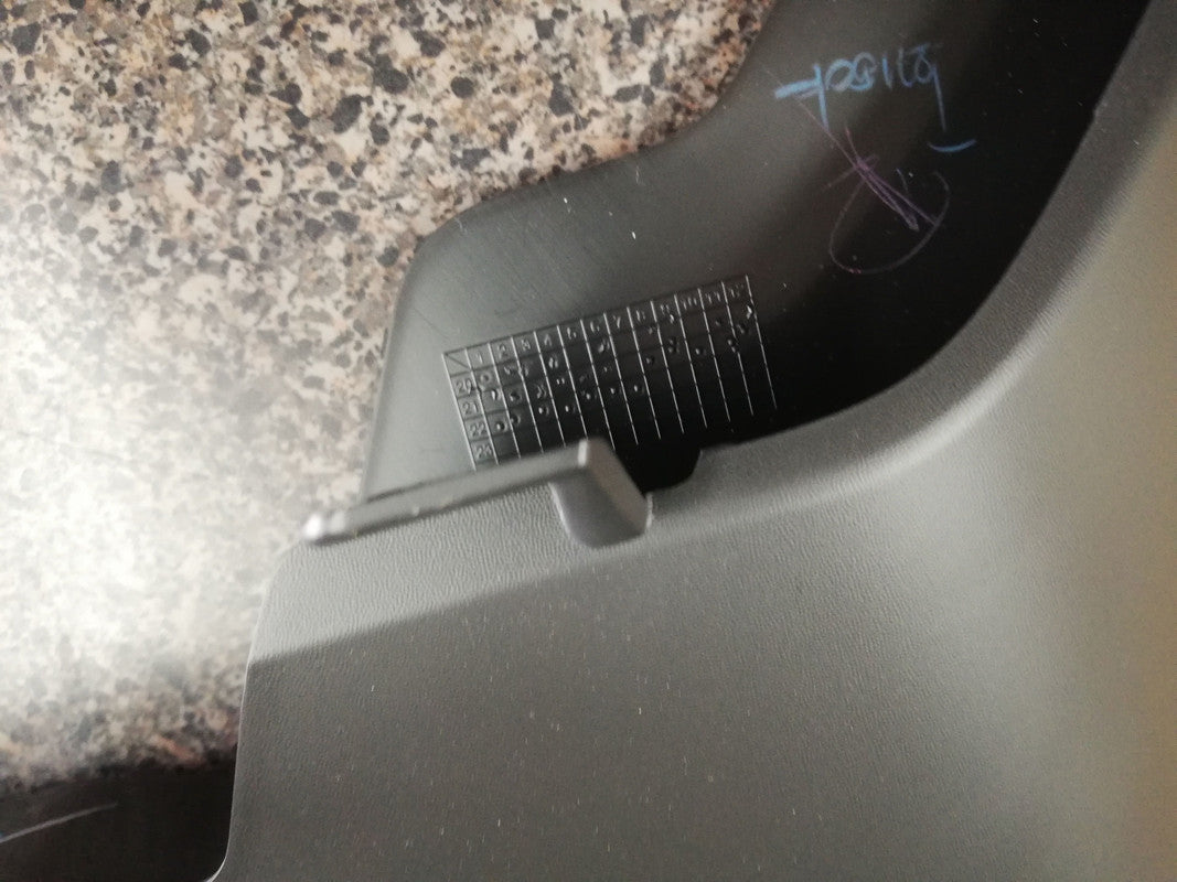 Nissan Navara 2021, 2022, 2023, mudflap Front Right Mud Guard