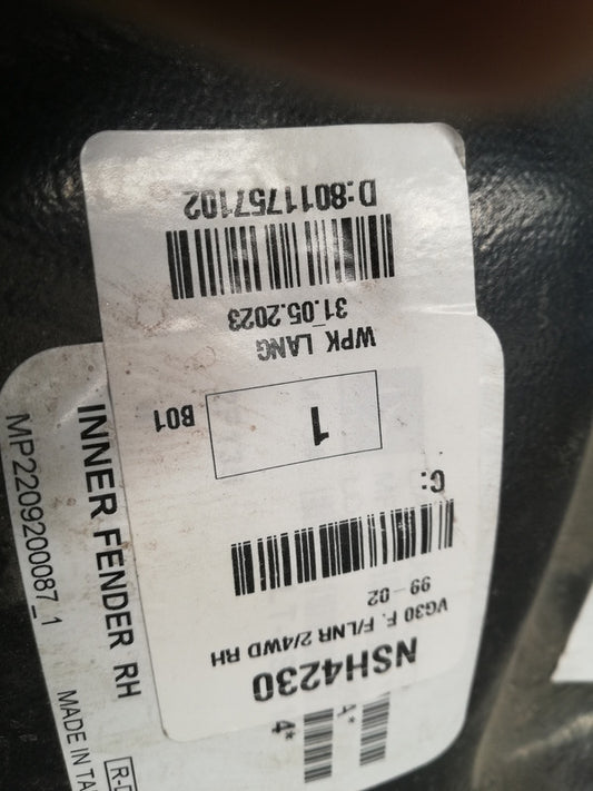 Nissan Aftermarket Hardbody Right Front Fender Liner