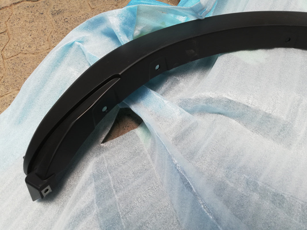 Nissan Navara 2.5DDTI, Arch cover 2022 Right Rear Arch Moulding