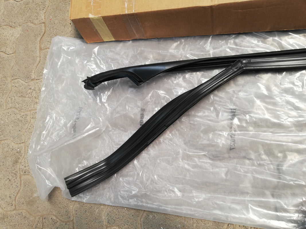 Mercedes-Benz GLE W167, 450, 4MATIC, Seal 2023 Right Rear Door Surrounding Rubber