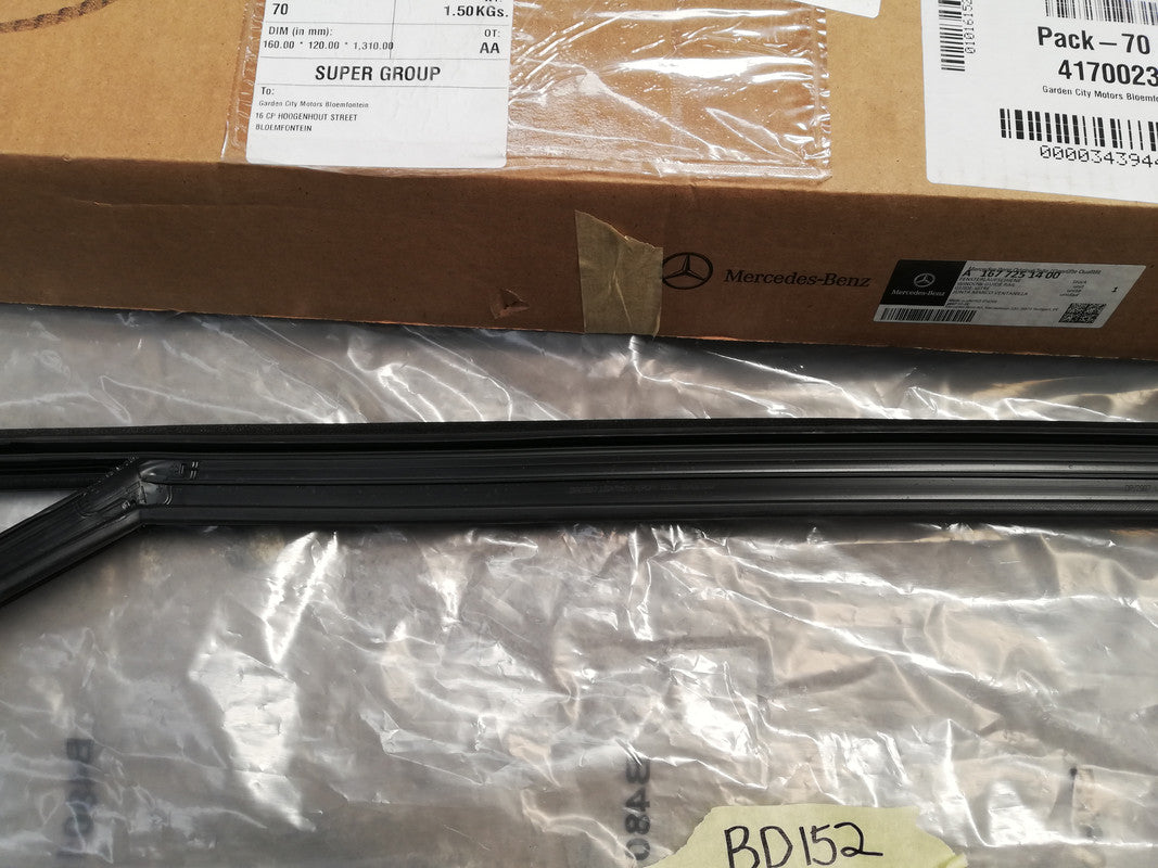 Mercedes-Benz GLE W167, 450, 4MATIC, Seal 2023 Right Rear Door Surrounding Rubber