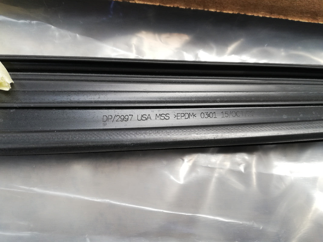 Mercedes-Benz GLE W167, 450, 4MATIC, Seal 2023 Right Rear Door Surrounding Rubber