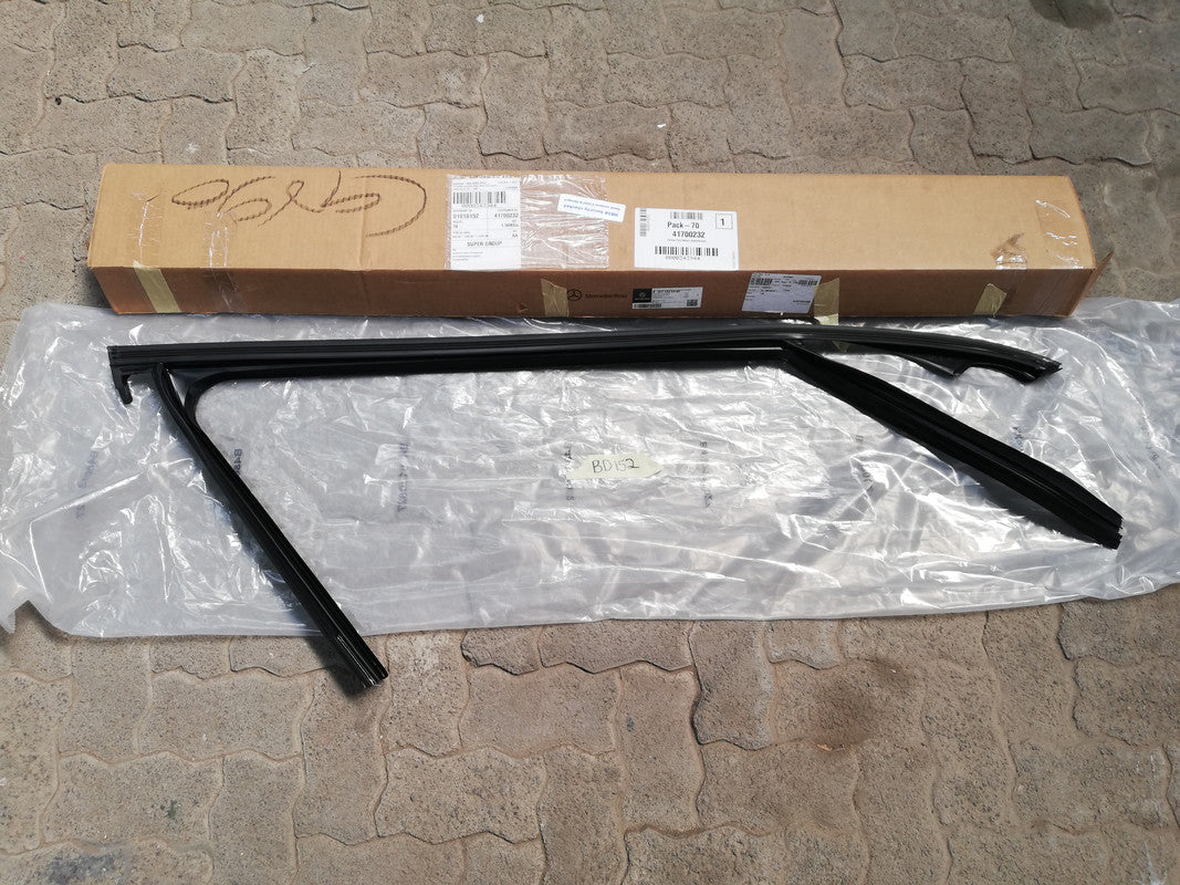 Mercedes-Benz GLE W167, 450, 4MATIC, Seal 2023 Right Rear Door Surrounding Rubber