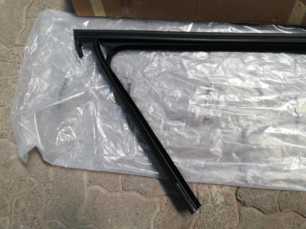 Mercedes-Benz GLE W167, 450, 4MATIC, Seal 2023 Right Rear Door Surrounding Rubber