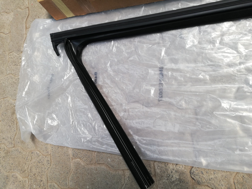 Mercedes-Benz GLE W167, 450, 4MATIC, Seal 2023 Right Rear Door Surrounding Rubber
