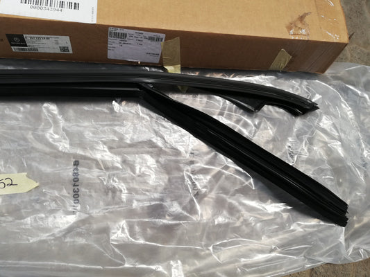 Mercedes-Benz GLE W167, 450, 4MATIC, Seal 2023 Right Rear Door Surrounding Rubber