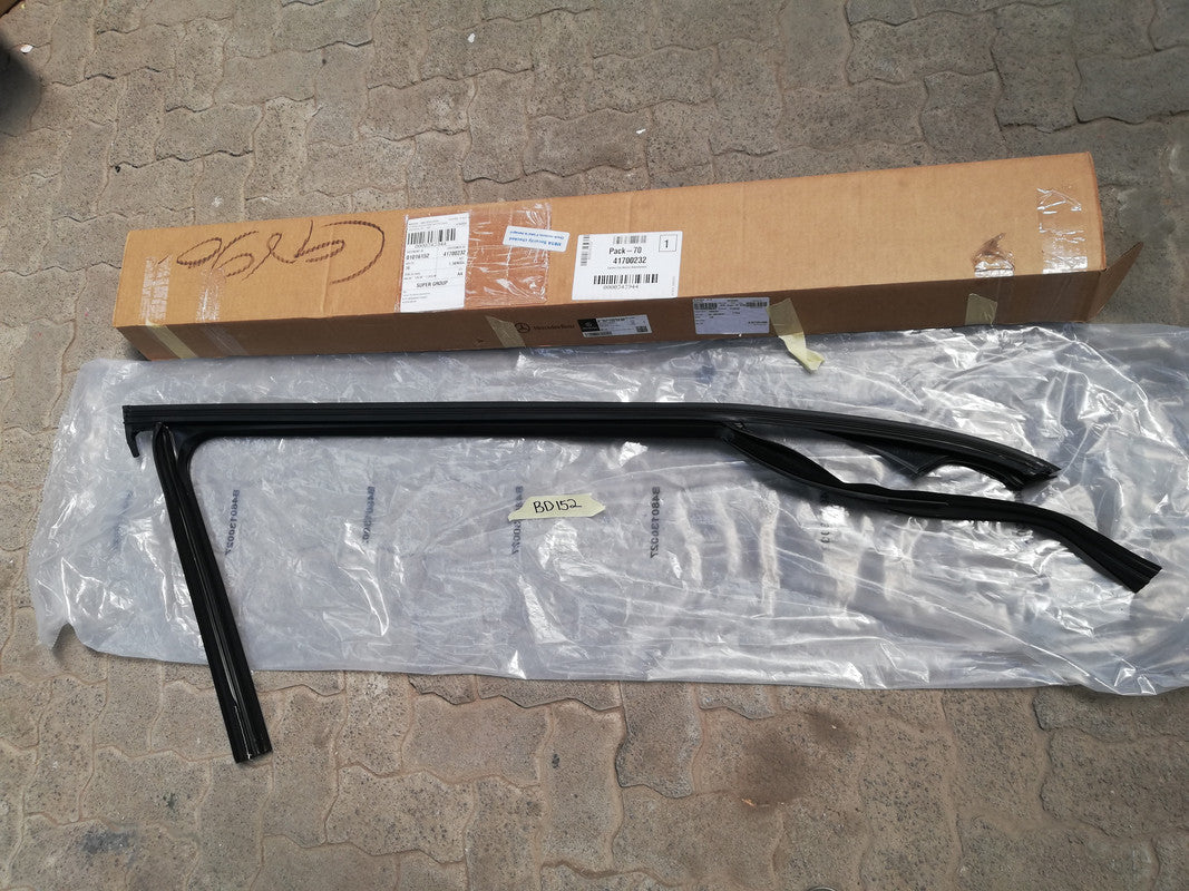 Mercedes-Benz GLE W167, 450, 4MATIC, Seal 2023 Right Rear Door Surrounding Rubber