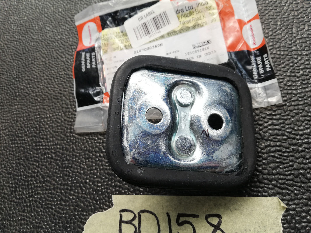 Mahindra Pik Up 2.2, Door Catch 2022 Right Side Door Striker