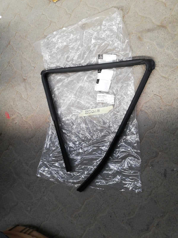 Mercedes-Benz X-Class W470, X250 D 2019 Left Rear Door Guard Rail