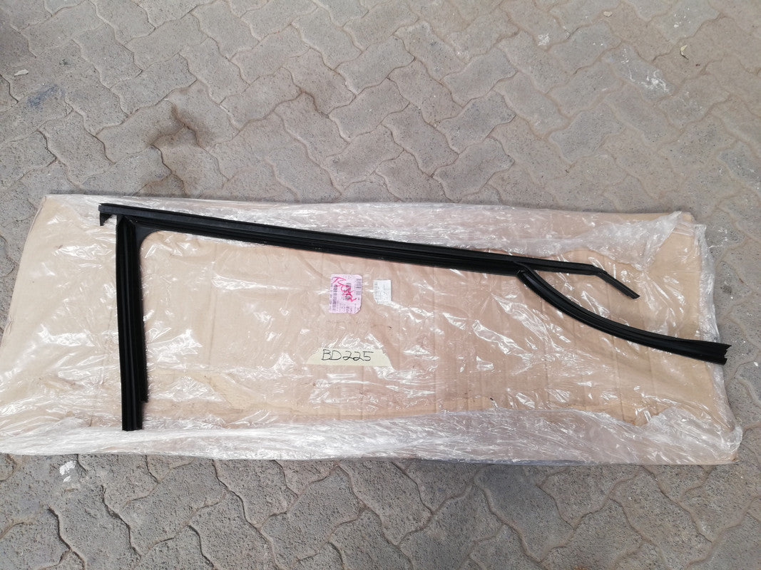 Volkswagen Polo Comfortline 2021 Right Front Window Guide