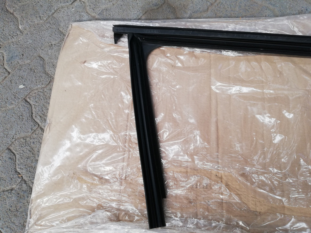 Volkswagen Polo Comfortline 2021 Right Front Window Guide