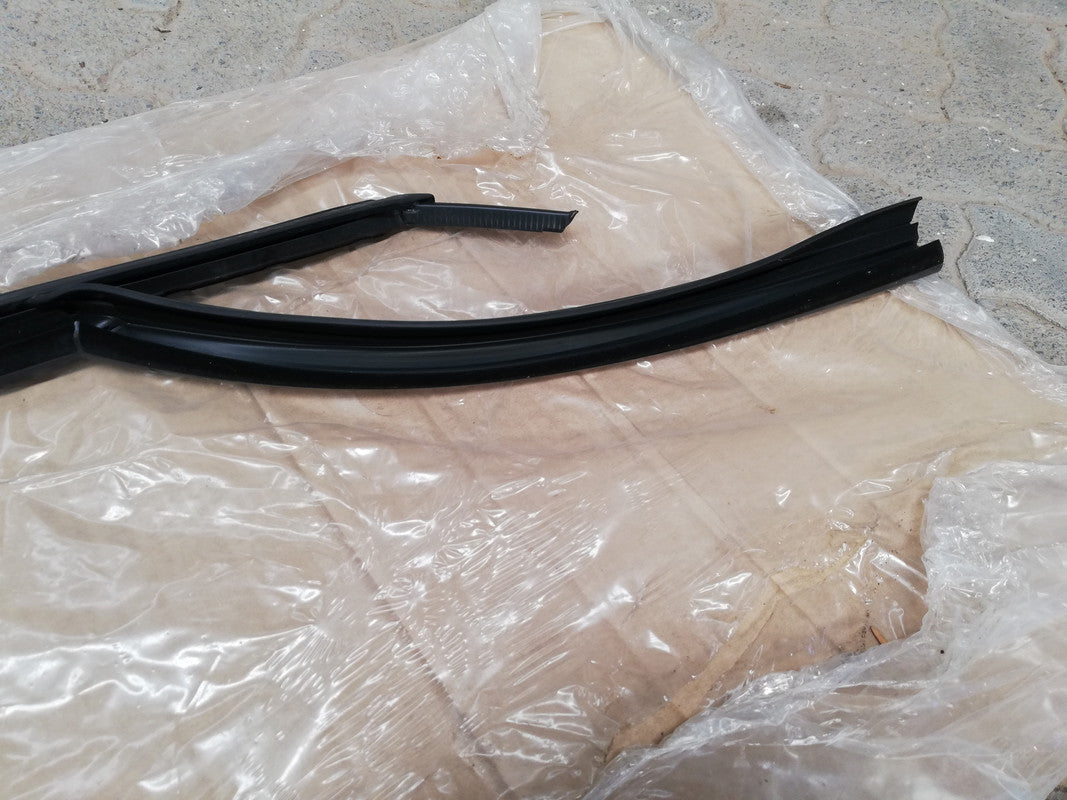 Volkswagen Polo Comfortline 2021 Right Front Window Guide