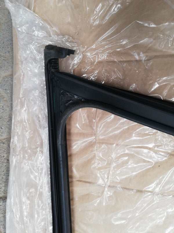 Volkswagen Polo Comfortline 2021 Right Front Window Guide