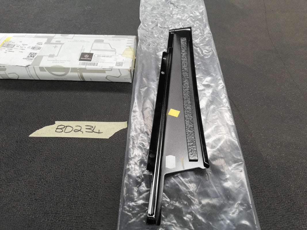 Mercedes-Benz C-Class W205, C180-C250 / C220 2018 Right Front Door Blackout Moulding