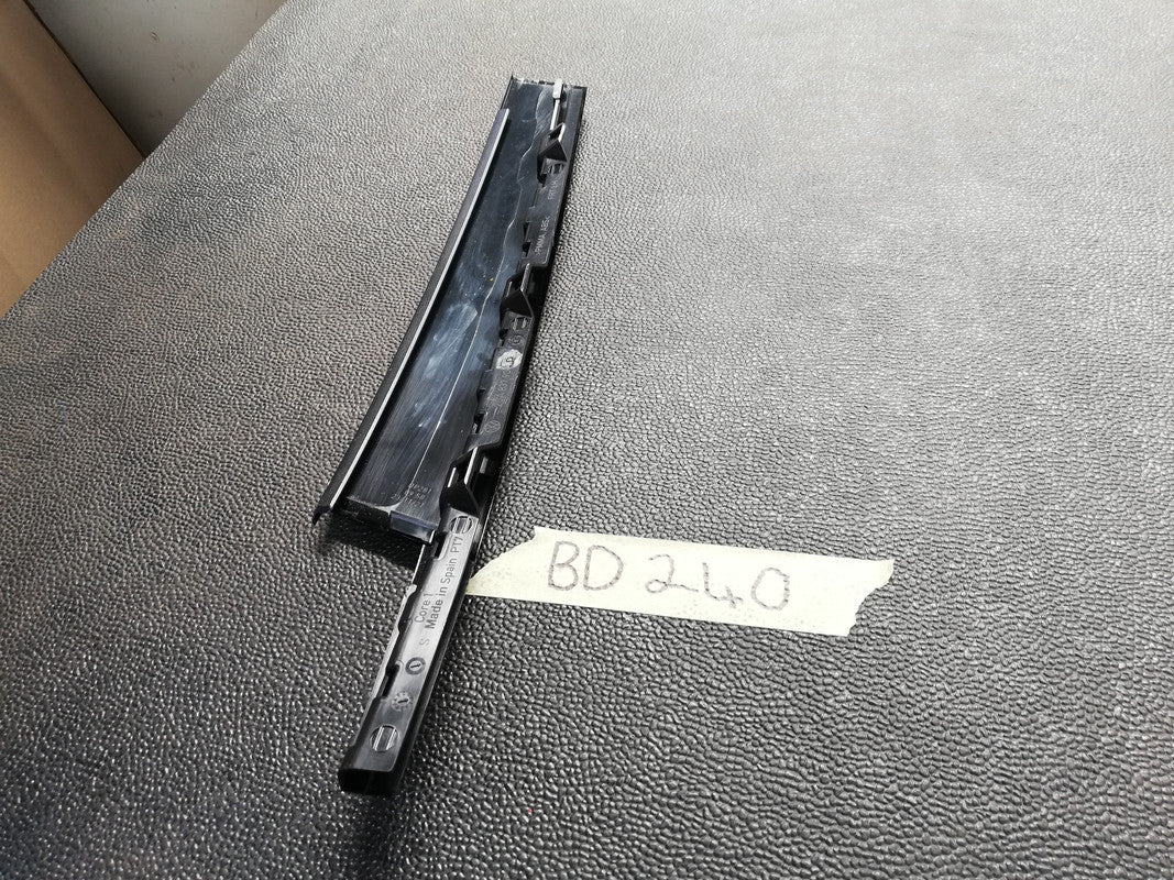 Volkswagen T-Roc 2022 Left Front Door Blackout Moulding