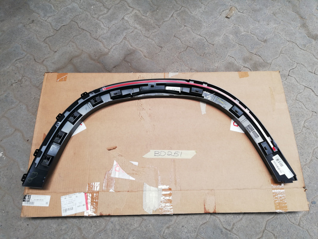 Original New Mercedes-Benz GLE W167, 300 D 4MATIC 2020 Left Rear Wheel Arch Moulding