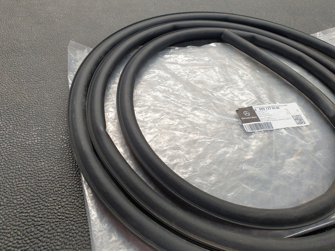 Mercedes-Benz GLE 300 D 4MATIC, W167 Right Rear Door Seal Rubber