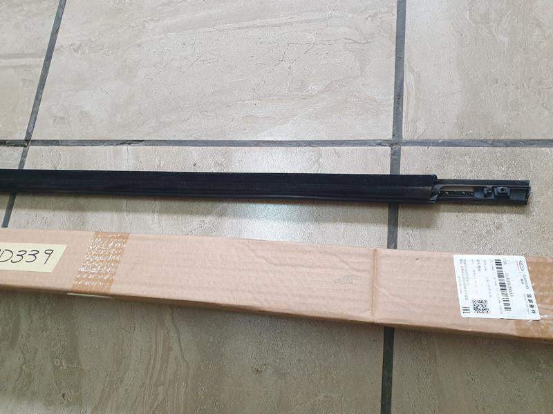 Original Used Omoda C5 Right Front Door Recessed Window Moulding