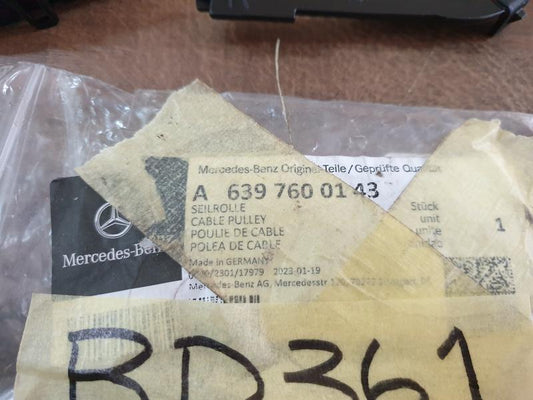 Original New Mercedes-Benz V-Class Vito Viano W639 Right Sliding Door Cable Pulley
