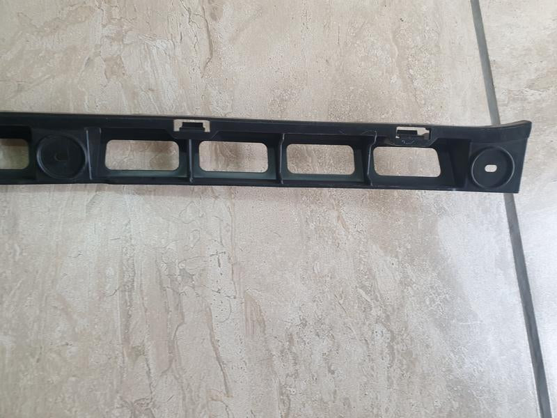 Original New Volkswagen Polo Centre Rear Bumper Bracket