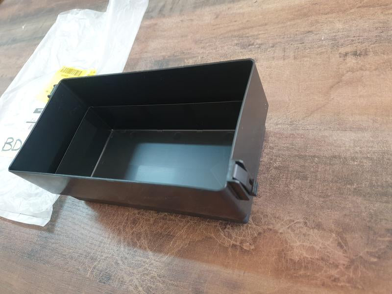 Original New Nissan X-Trail Relay Fuse Box Upper Cover
