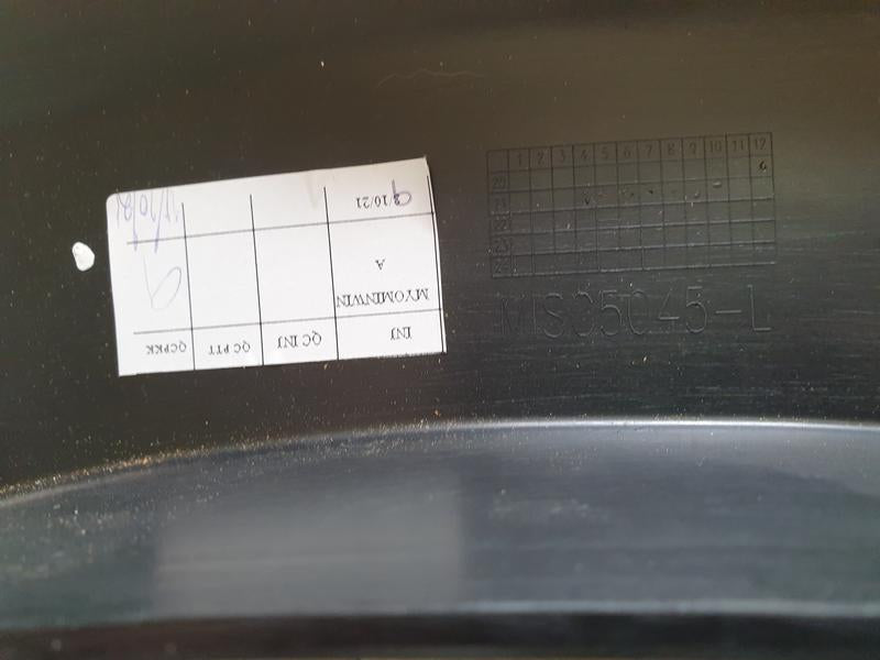 Original New Nissan Navara Left Rear Wheel Arch Moulding