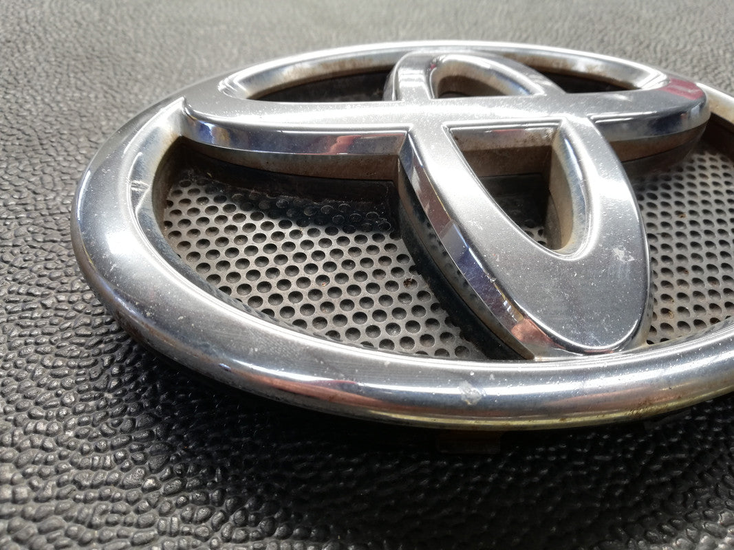 Toyota Hilux 2.4 GD-6 SRX 2018 Radiator Grille Badge