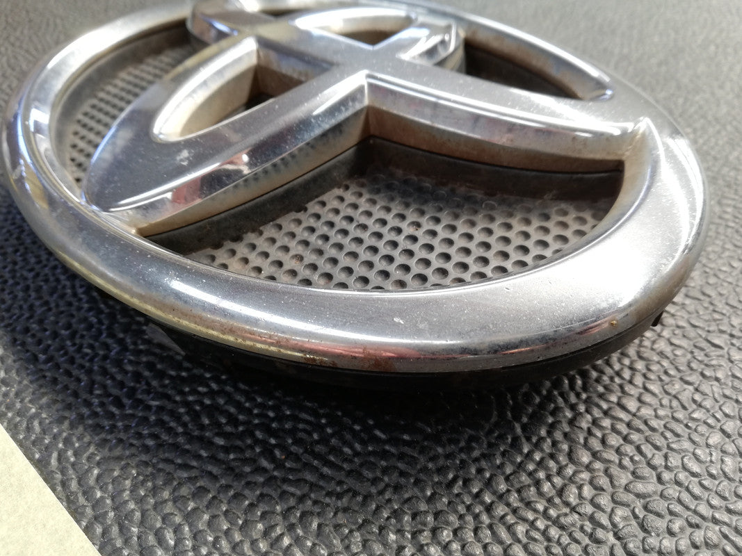 Toyota Hilux 2.4 GD-6 SRX 2018 Radiator Grille Badge