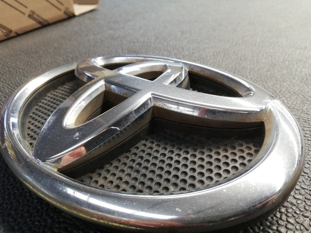 Toyota Hilux 2.4 GD-6 SRX 2018 Radiator Grille Badge