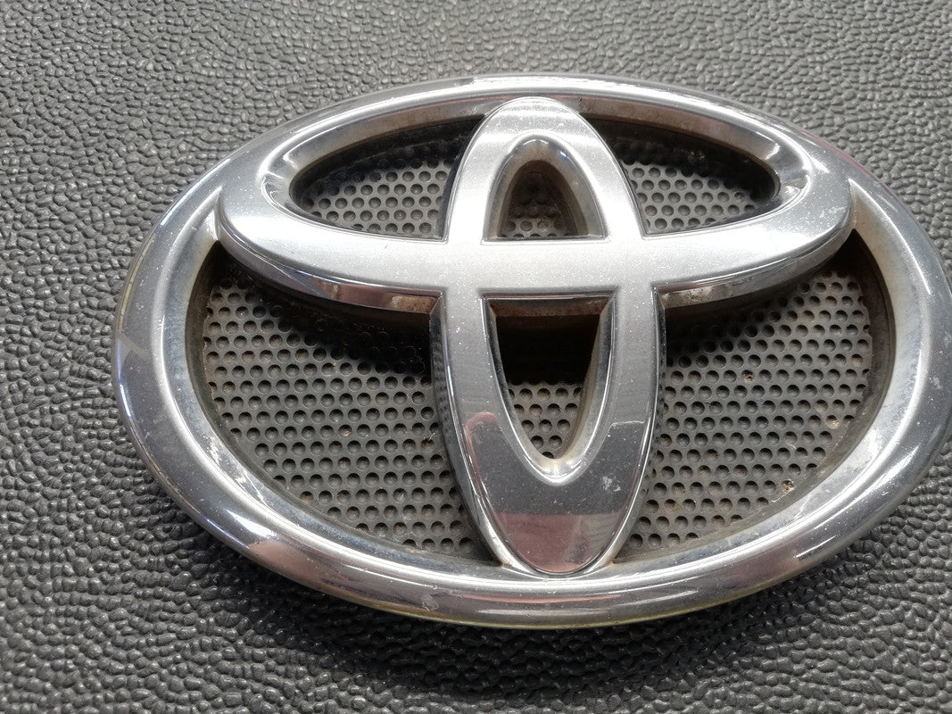 Toyota Hilux 2.4 GD-6 SRX 2018 Radiator Grille Badge