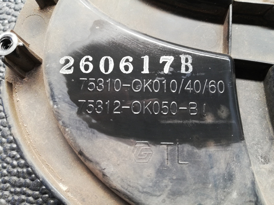 Toyota Hilux 2.4 GD-6 SRX 2018 Radiator Grille Badge