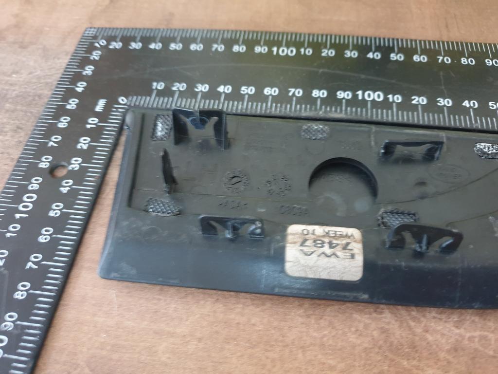 Land Rover Discovery Sport Left Front Fender Badge