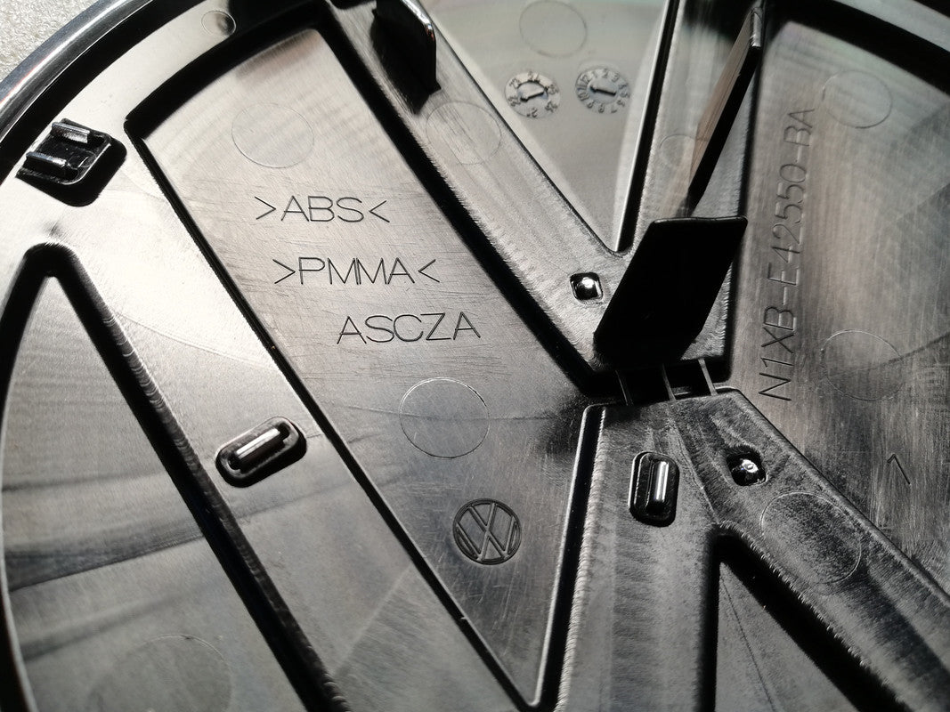 Volkswagen Amarok 2.0 2024 Radiator Grille Badge