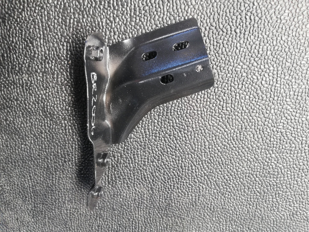 Volkswagen Aftermarket Polo 2016 Left Front Fender Bracket