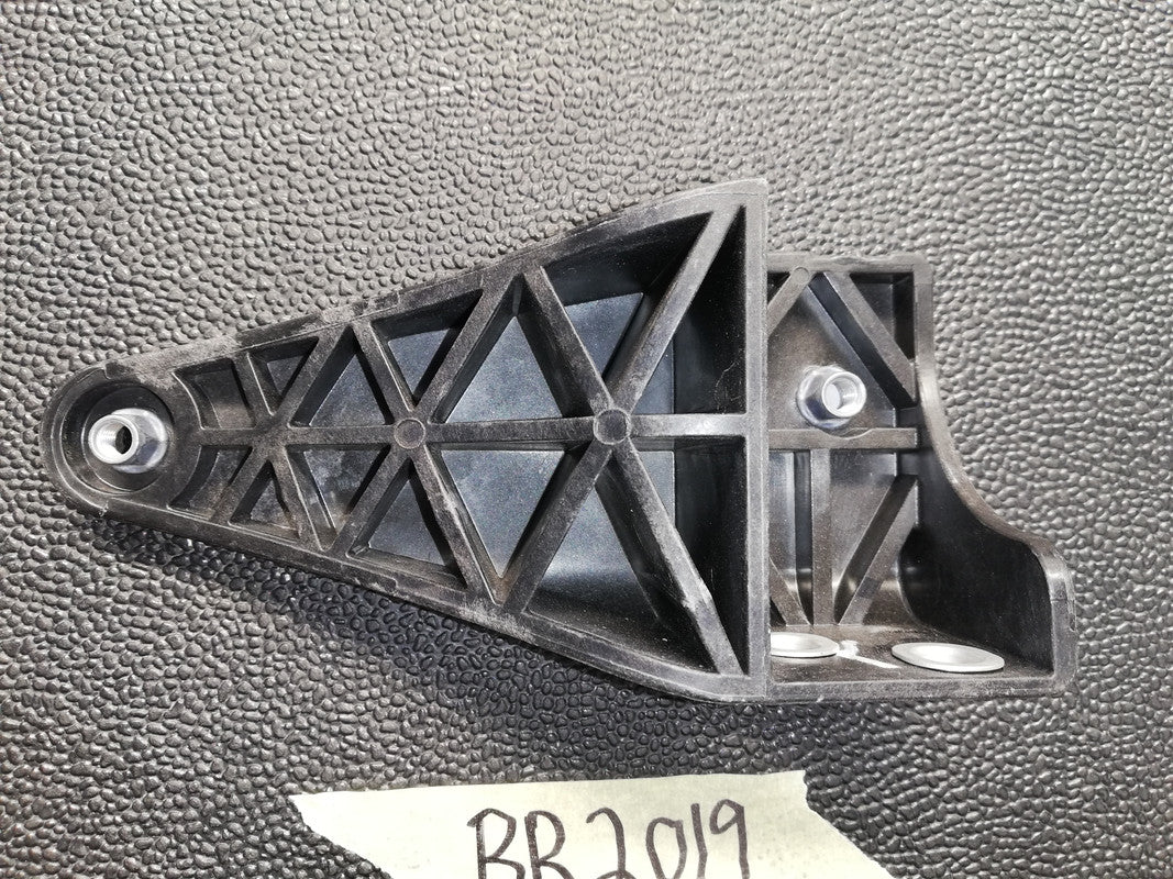 Mercedes-Benz V-Class W447 Vito Viano 2023 Left Crossmember Bracket