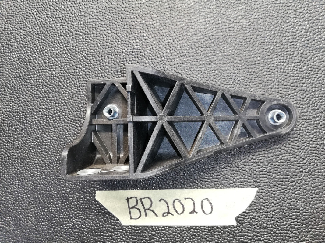 Mercedes-Benz V-Class W447 Vito Viano 2023 Right Crossmember Bracket