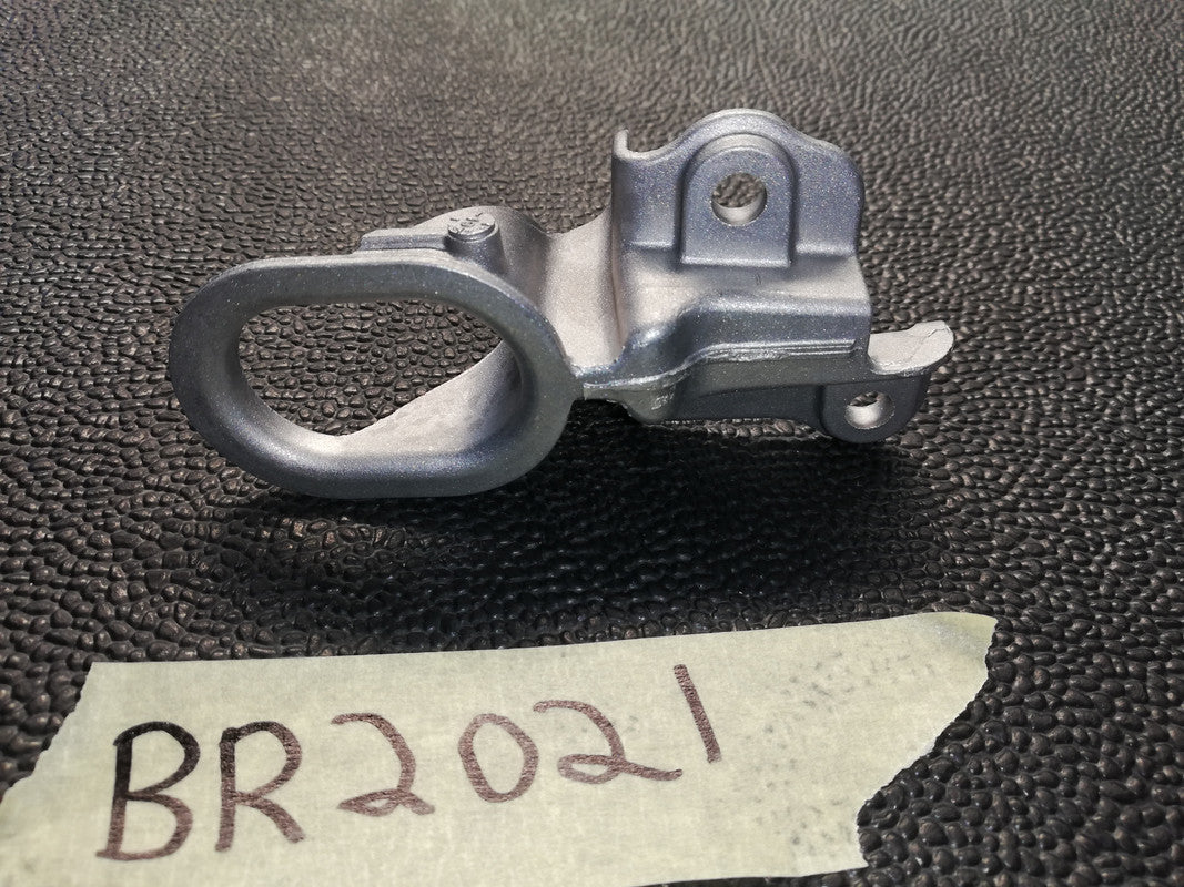 Mercedes-Benz V-Class W447 Vito Viano 2023 Right Lower Radiator Bracket