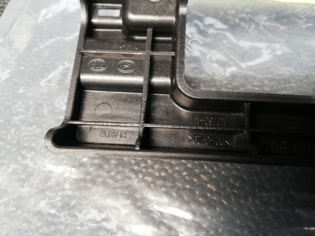 Original Used Kia Carnival II Bracket, Mount 2022 Right Front Bumper Reinforcement