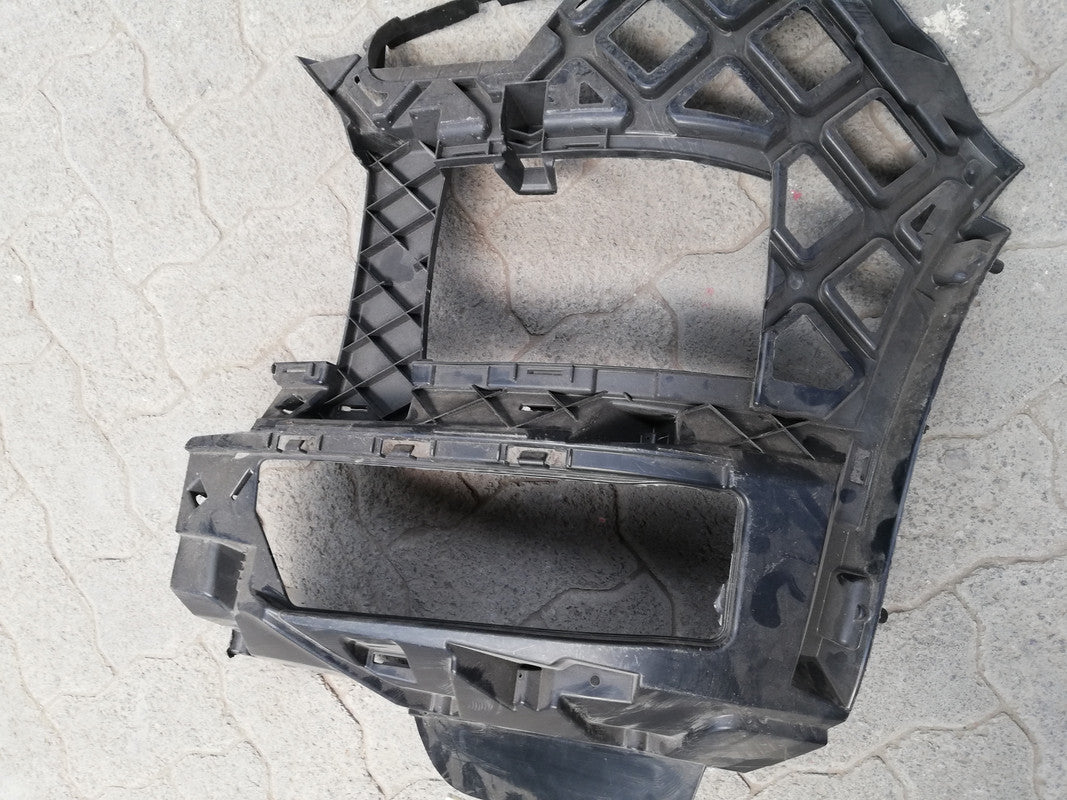 Volkswagen Transporter T6 2019 Left Front Bumper Guide