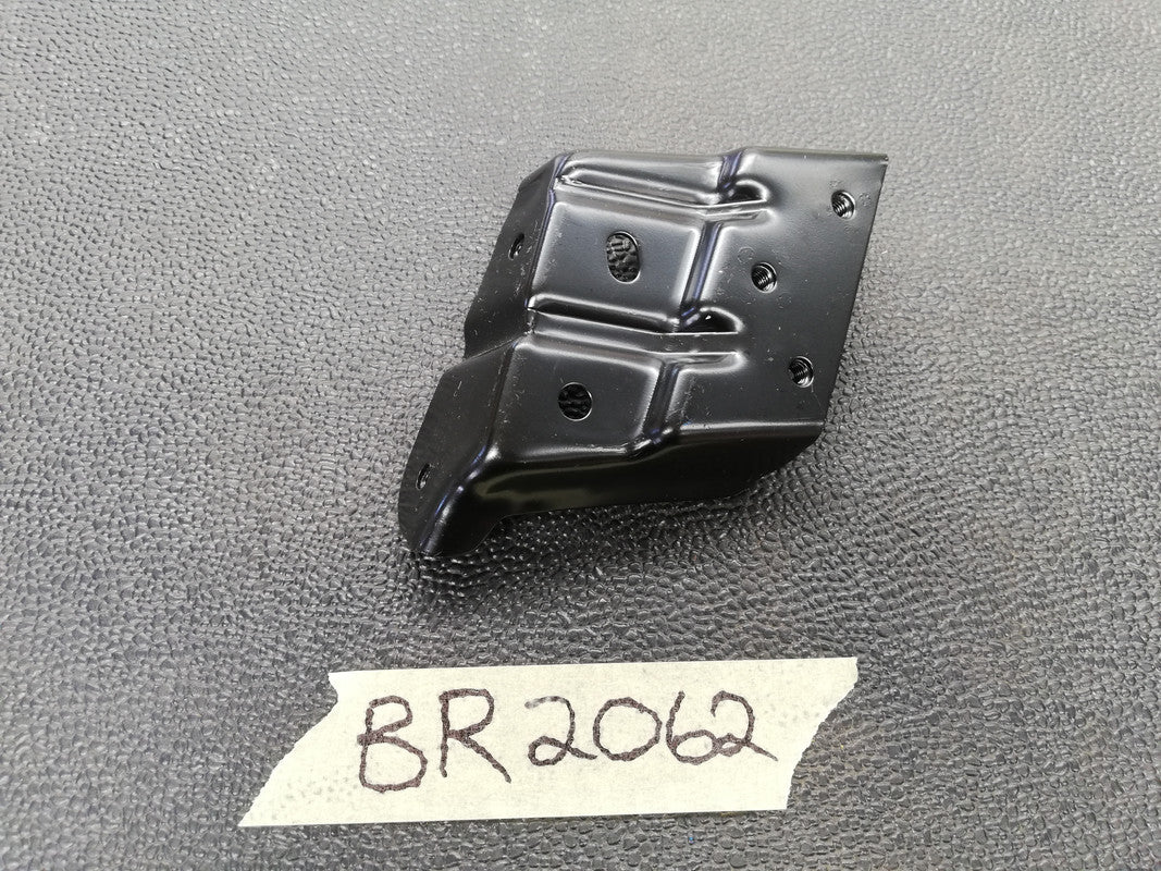 Volkswagen Touareg Left Front Fender Bracket