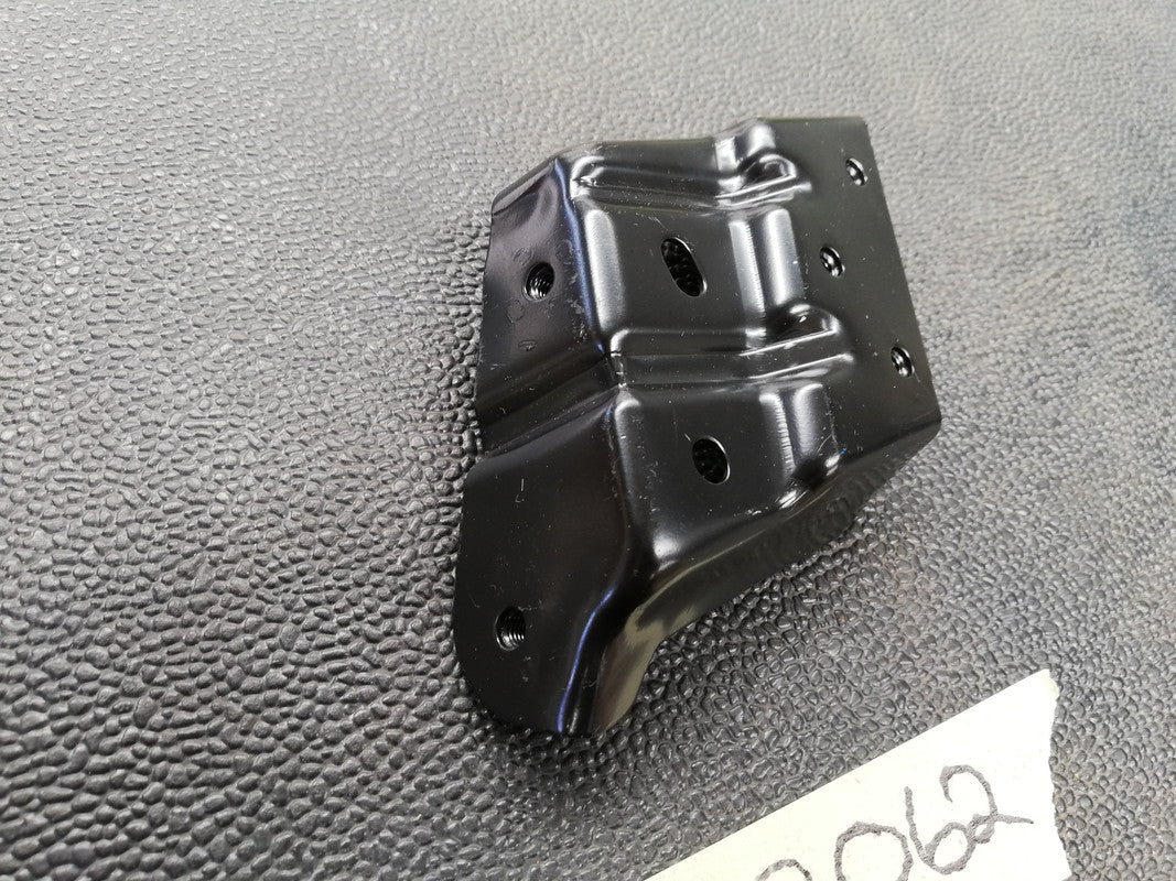 Volkswagen Touareg Left Front Fender Bracket