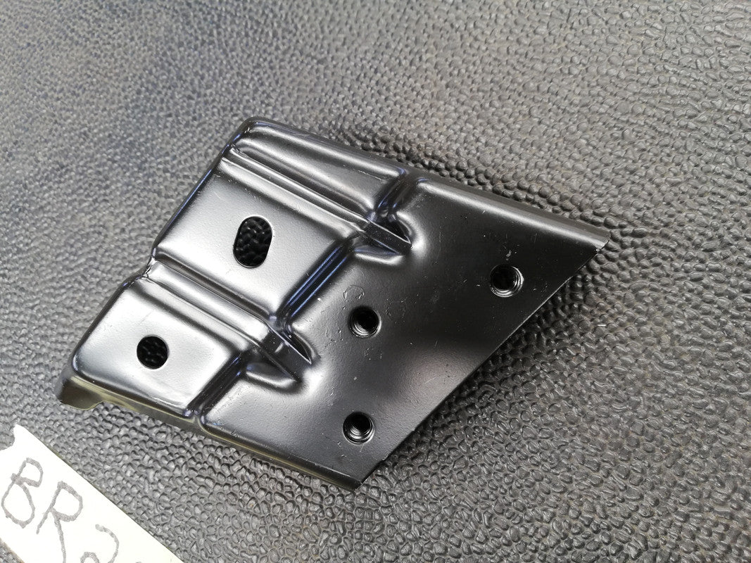 Volkswagen Touareg Left Front Fender Bracket
