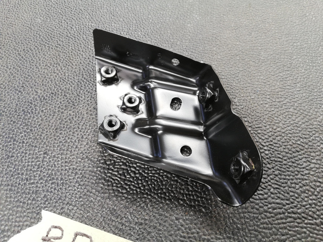 Volkswagen Touareg Left Front Fender Bracket