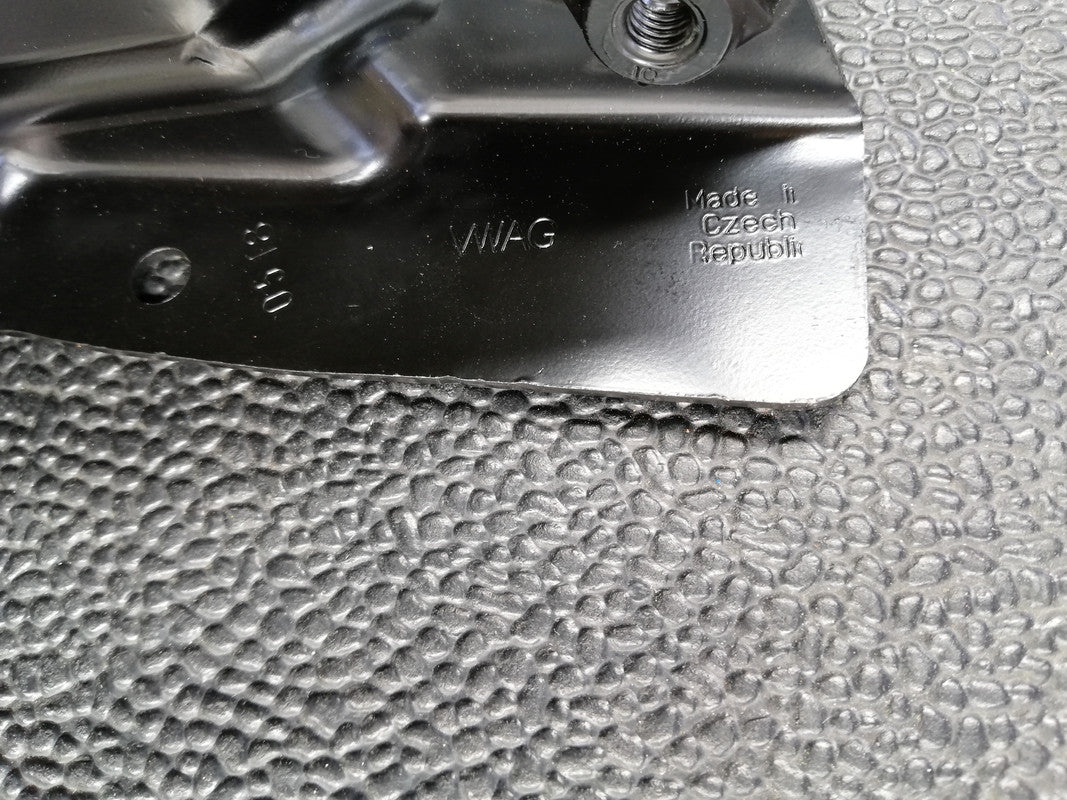 Volkswagen Touareg Left Front Fender Bracket