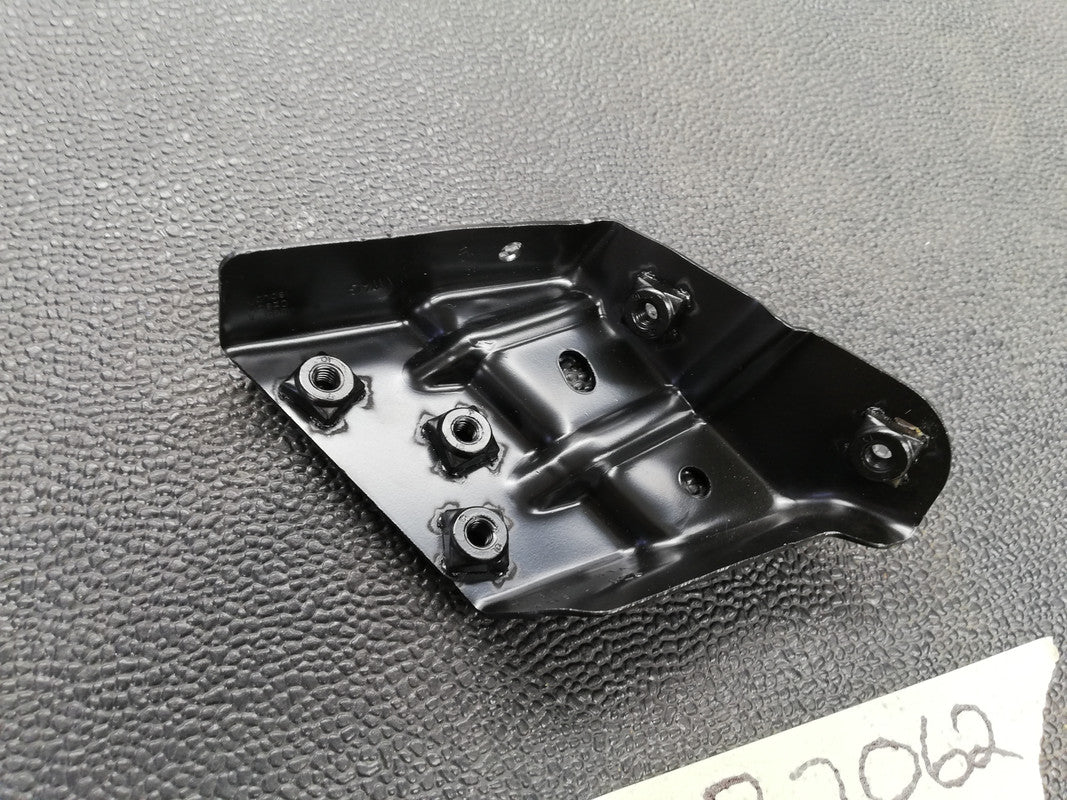 Volkswagen Touareg Left Front Fender Bracket