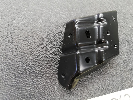 Volkswagen Touareg Left Front Fender Bracket